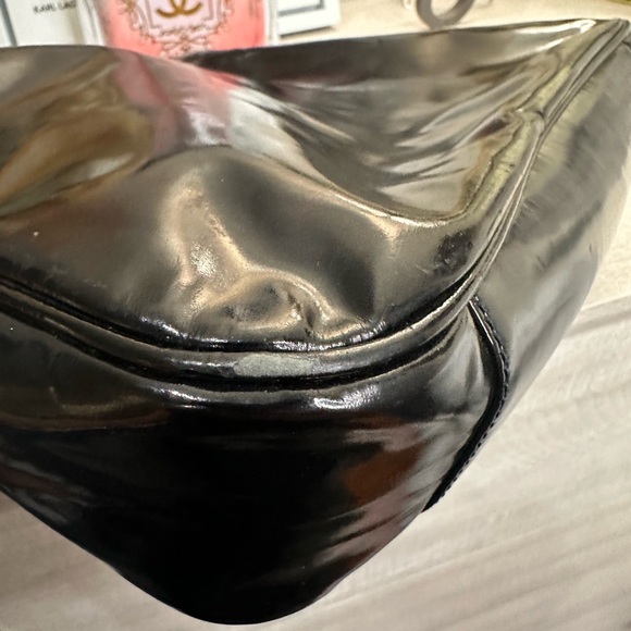 Gucci Elegant Black Patent Leather Bag with Bamboo Handle - Picture 14 of 16